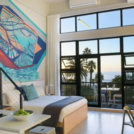 Mojo Hotel & Market