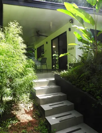 Quiet, private, Jungle House - 4x4 Required Отели в г. Савегре