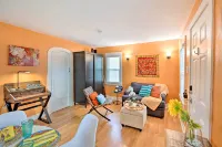 8 Mi to Aquarium: Long Beach Bungalow w/ Patio!