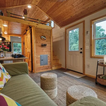 The Leconte Tiny Home Overlooking the Pigeon River