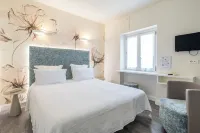 Azur Hotel
