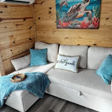 Cozy Cabins-Pet friendly, newly renovated, WiFi, kitchen, 2 bedroom