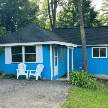 Tranquil cabin with WiFi in charming Au Train.