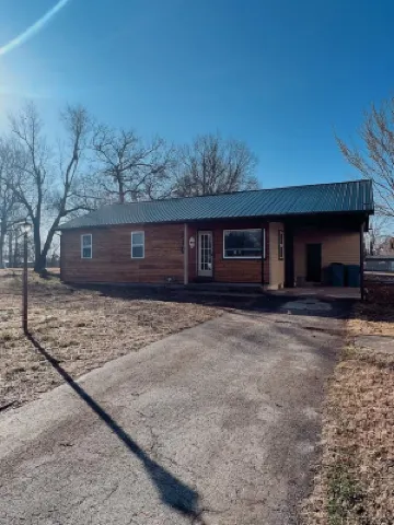 Stockton Lakes’ Rustic Retreat - Cozy & Close