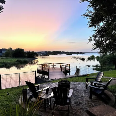 Private Gated Waterfront Lake Buchanan Home! Hot Tub, Dog Friendly, Fully Fenced