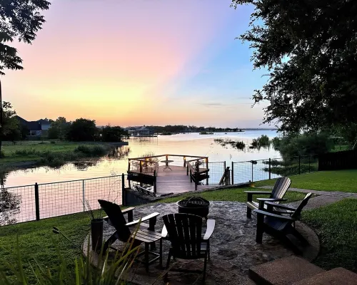 Private Gated Waterfront Lake Buchanan Home! Hot Tub, Dog Friendly, Fully Fenced ブキャナン・ダムのホテル