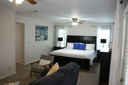 Spacious 3Br Stay  Shared Pool - Perfect for Families.