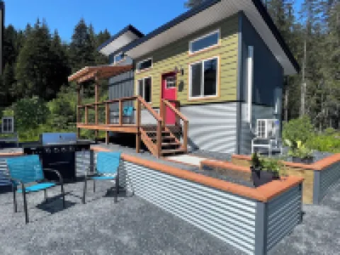 Tiny House w/ Forest Deck - Spruce Woods Acre 貝爾克里克酒店