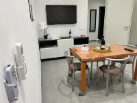 White rose apartment - free parking space - historical center of Alba -Langhe