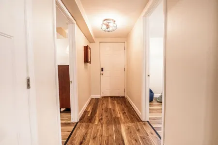 Lower Anderson Cottage: near airport, golf course, winery, stadium and more!