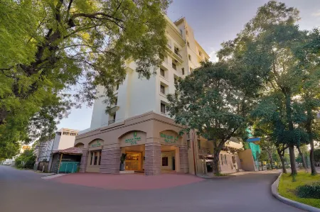 Lemon Tree Hotel Erode Отели в г. Ироду