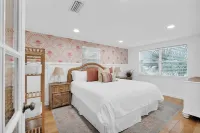 WOW 4 blocks to beach w/ Unique POOL! 3min walk to local coffee/shops/playground