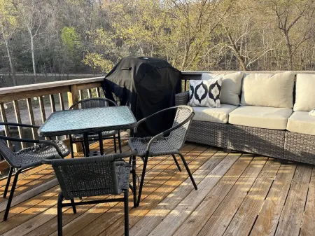 Beautiful lakefront house - calm cove, boat slip, amazing views, best location!