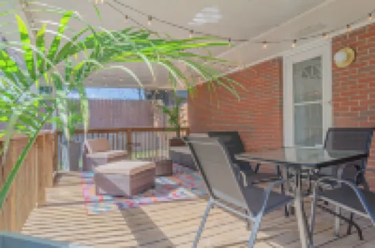 現代豪華小屋帶泳池