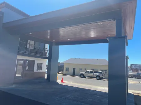 Seven Seas Inn & Suites