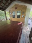 Creekside cabin with hot tub