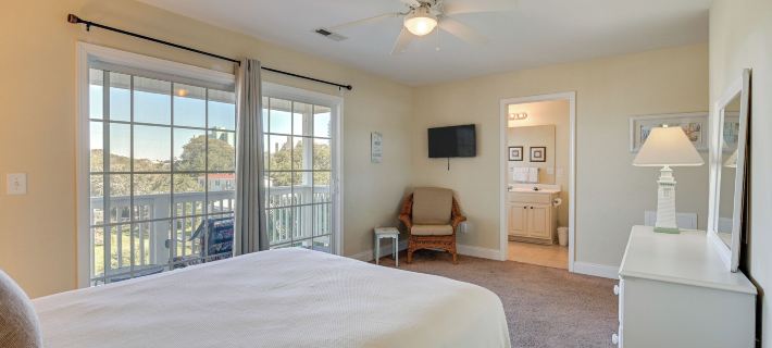 2 Blocks to Ocean: Garden City Beach Home w/ Pool! Hotels in Horry County
