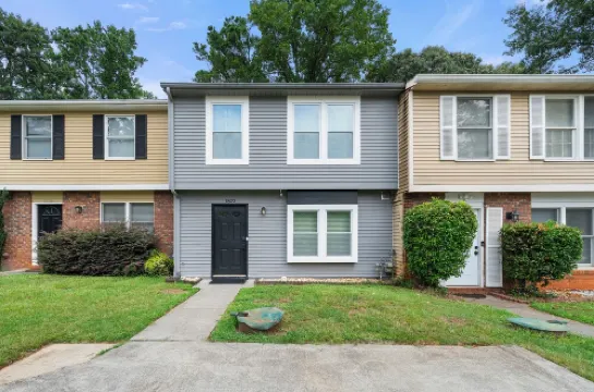 Modern Home Mins from Truist Park