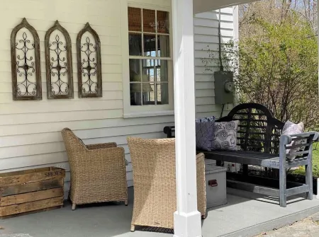 Cozy in the hills of Cape Litchfield Отели рядом с достопримечательностью «Tapping Reeve House and Law School»