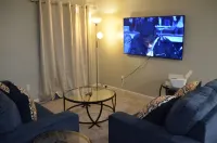 2-bedroom apartment in charming Daleville with WiFi, AC. Enjoy your stay - 무료 와이파이
