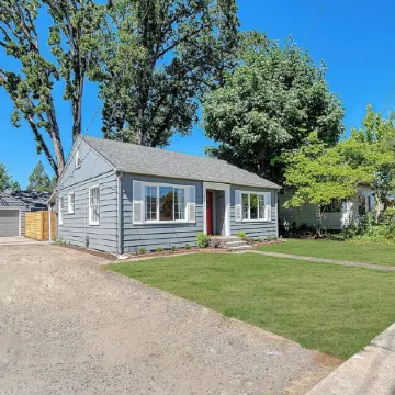 Minutes from oregon wine country and walking distance from George Fox University