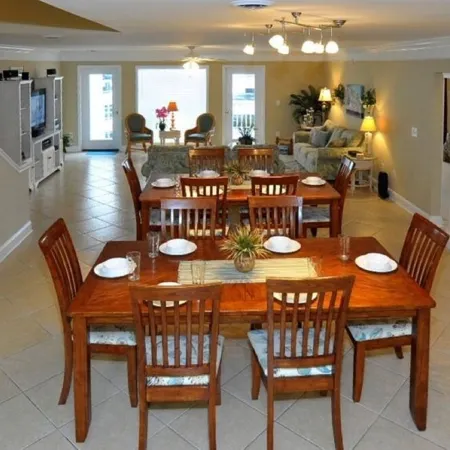 This is it! Spacious Luxury 8 Bedroom Villa, Pool, Hs Internet