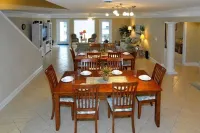 This is it! Spacious Luxury 8 Bedroom Villa, Pool, Hs Internet