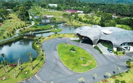 The Hill Hotel & Resort Sibolangit Powered by Archipelago Отели в г. Делисерданг