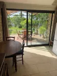 Gite in superb stone farmhouse in idyllic setting, 10 minutes from beaches. Hotels in Le Castellet