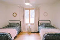 Newly Renovated Cozy 3 Bed, Bike Trails, Shopping, Food, Near Lake, Near Park!