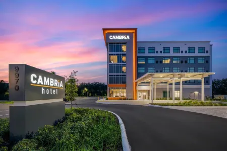 Cambria Hotel Tampa-Brandon Отели рядом с достопримечательностью «Парк Козуэй»