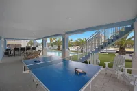 KEY LARGO 5 Bed Waterfront STUNNER with Elevator, Pool & Dock mins to the Reef - 4-Star