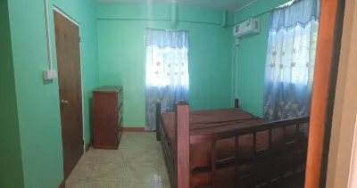 Jacob's Cozy Oasis: 1BR in Marigot w/ Wi-Fi, A/C, Kitchen – <5 Mins to Airport Hotels in 