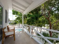 Laughing Bird Studio #7 - Brand New Stylish Apartment, Pool, Bea 1 Bedroom Condo Hotels in Governor's Harbour