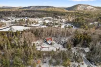 Private indoor pool & hot tub, 10 minutes to Gore, 25 minutes to Lake George