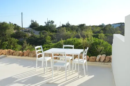Thyme Studio - Nestled in the sand dunes, 20m from the free beach