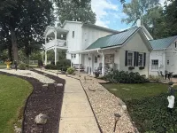 Cozy efficiency ONE large room ONE QUEEN bed apartment with kitchenette no oven. Hotels in Clermont County