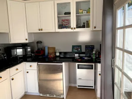 Terrific 1-bedroom private apartment in Berkeley, super sunny and close to all