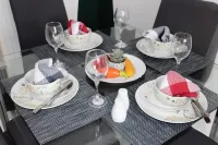 Juniper Apartment - 2 Bedroom Hotels in Romford