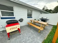 NEW Gorgeous Sunshine-Up 6 Guests-Private Backyard