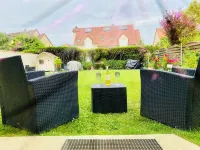 Cosy studio with garden CHATOU 78 Hotels in Chatou