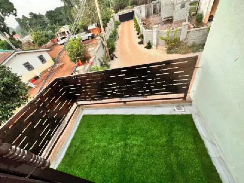 1 cozy bedroom apartment with free WiFi, and a secure neighborhood in Jinja City Hotels in 