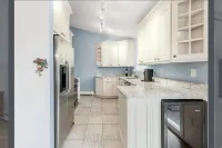 Charming 3-bedroom with WiFi and AC in lovely Southampton