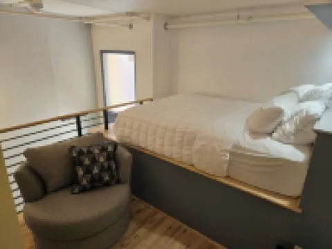 Charming 2-bedroom open loft apartment in downtown central Salt Lake City.