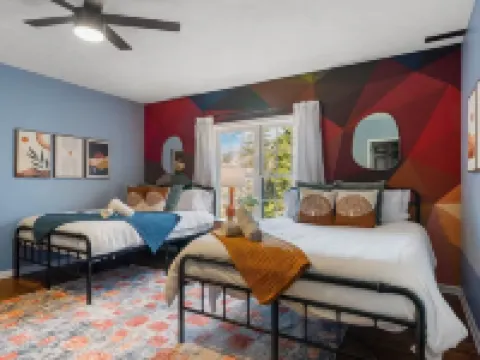 6BR Play Heaven! Movie Theater, Golf, Hot Tub Hotels in Massanutten