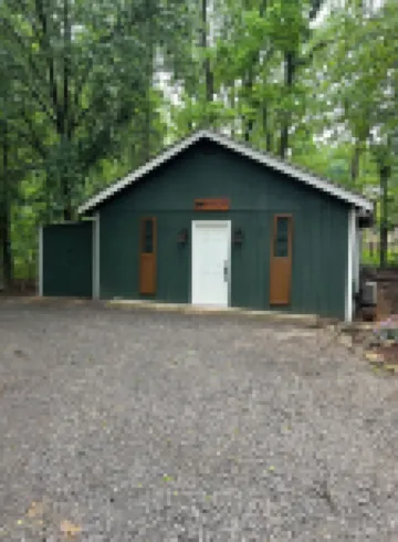 Bear Brow Cabin. Amazing view from brow to valley below.