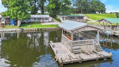 Welcoming 3-bedroom mobile home with AC in Oscar Отели в г. Пуэнт Каупе Пэриш