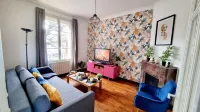 Large 2-room apartment - Paris & Orly Airport 15 min away + Parc de Sceaux 1 min away Hotels in Antony