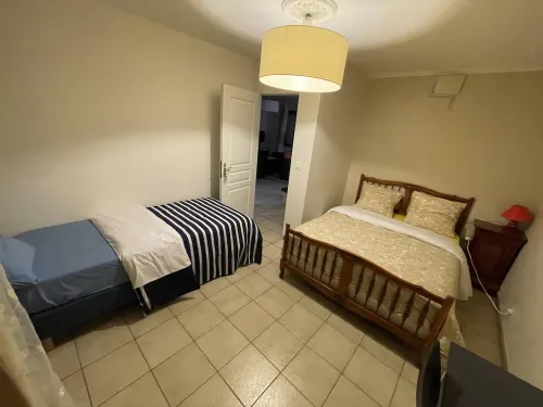 10 minutes from downtown and the train station; reverse duplex awaits you! Hotels in Bourgoin-Jallieu