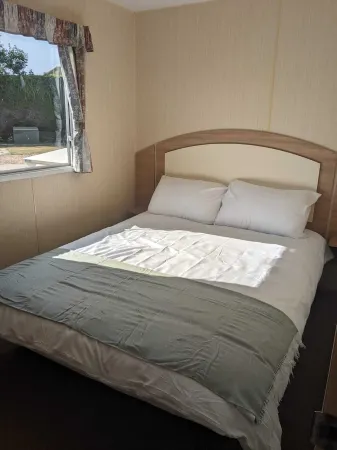 Family Static Caravan in Hayling Island – Sleeps 8 – Beach & Park Access Отели в г. Хейлинг-Айленд